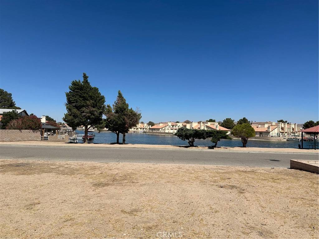 Helendale, CA 92342,27250 Outrigger LN