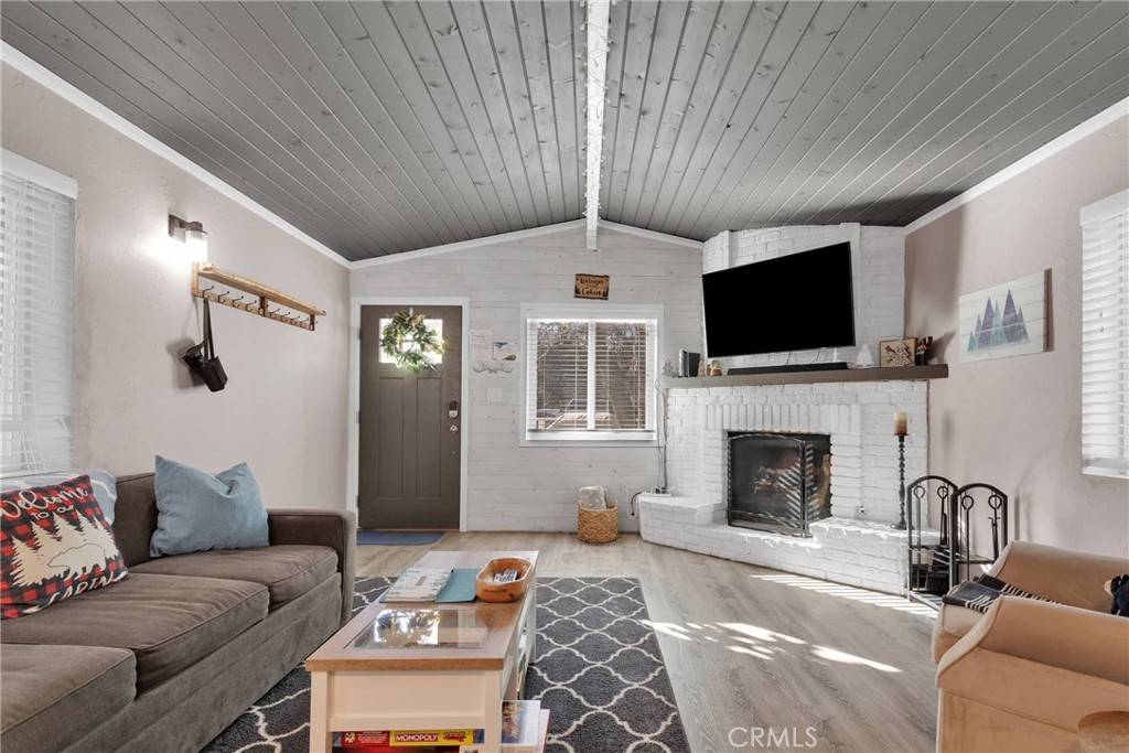 Sugarloaf, CA 92386,319 Santa Barbara AVE