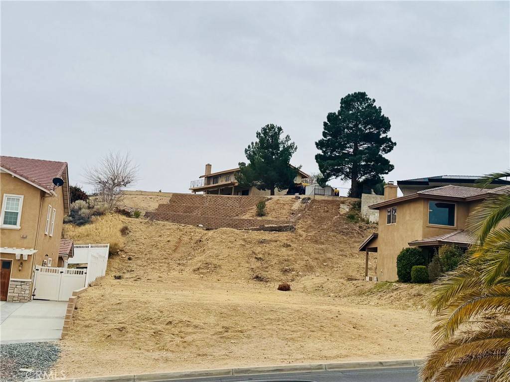 Victorville, CA 92395,18005 Vista Point DR
