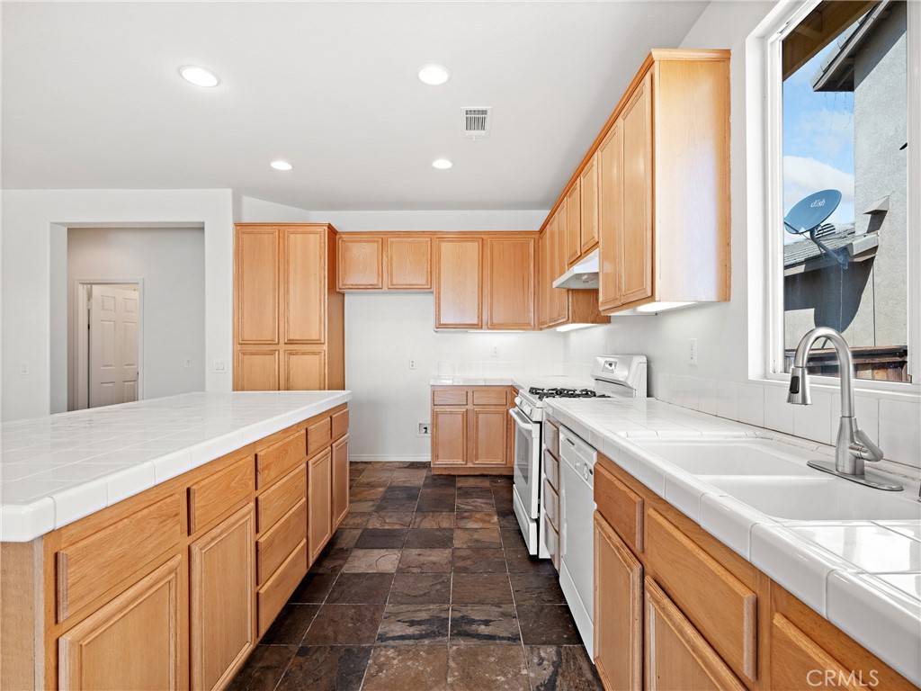Oak Hills, CA 92344,8279 Monroe AVE