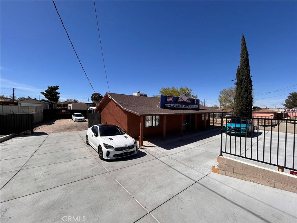 Victorville, CA 92395,14258 Hesperia RD
