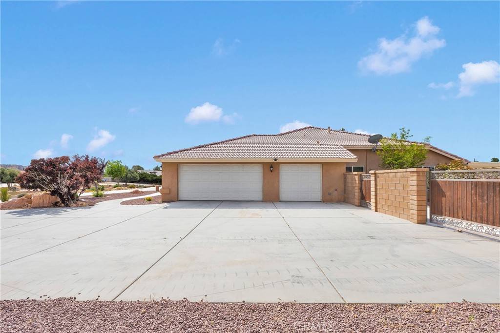 Apple Valley, CA 92307,19501 Kinai RD