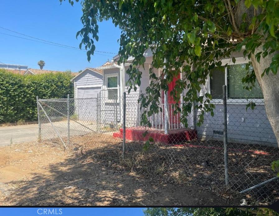 Fallbrook, CA 92028,522 S Pico AVE