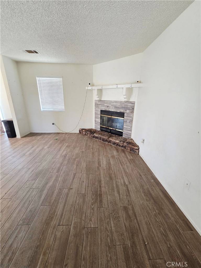Adelanto, CA 92301,10403 Buckboard CIR