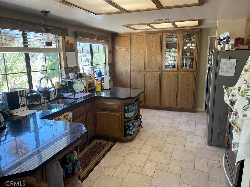 Pinon Hills, CA 92372,984 Pinon RD