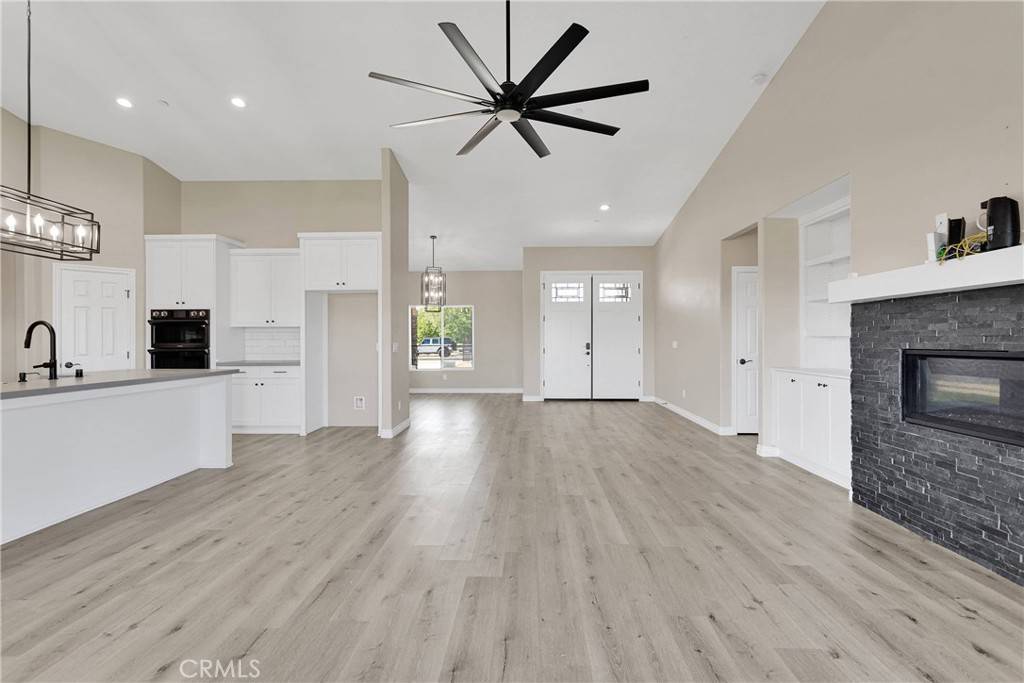 Apple Valley, CA 92307,21192 Zuni RD