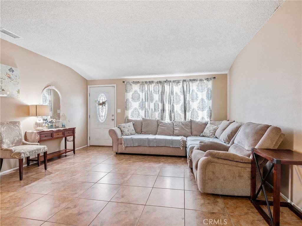 Hesperia, CA 92345,16009 Cajon ST