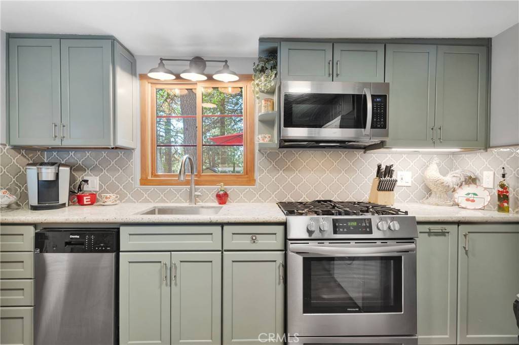 Running Springs, CA 92382,31765 Hilltop DR