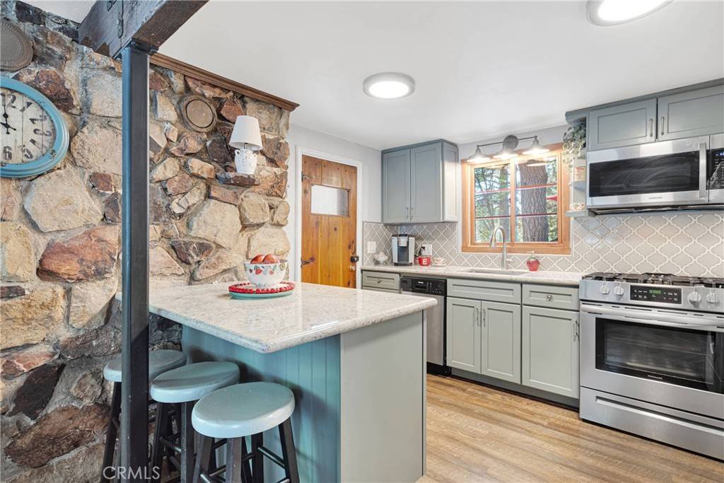 Running Springs, CA 92382,31765 Hilltop DR