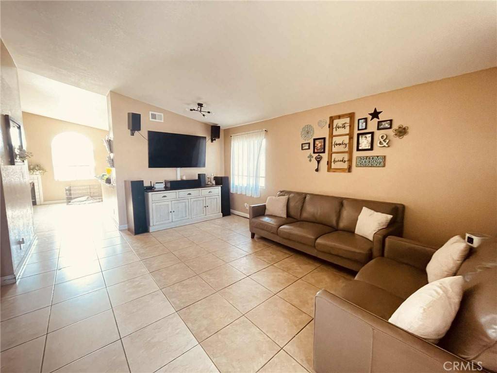 Adelanto, CA 92301,14462 Ivy ST