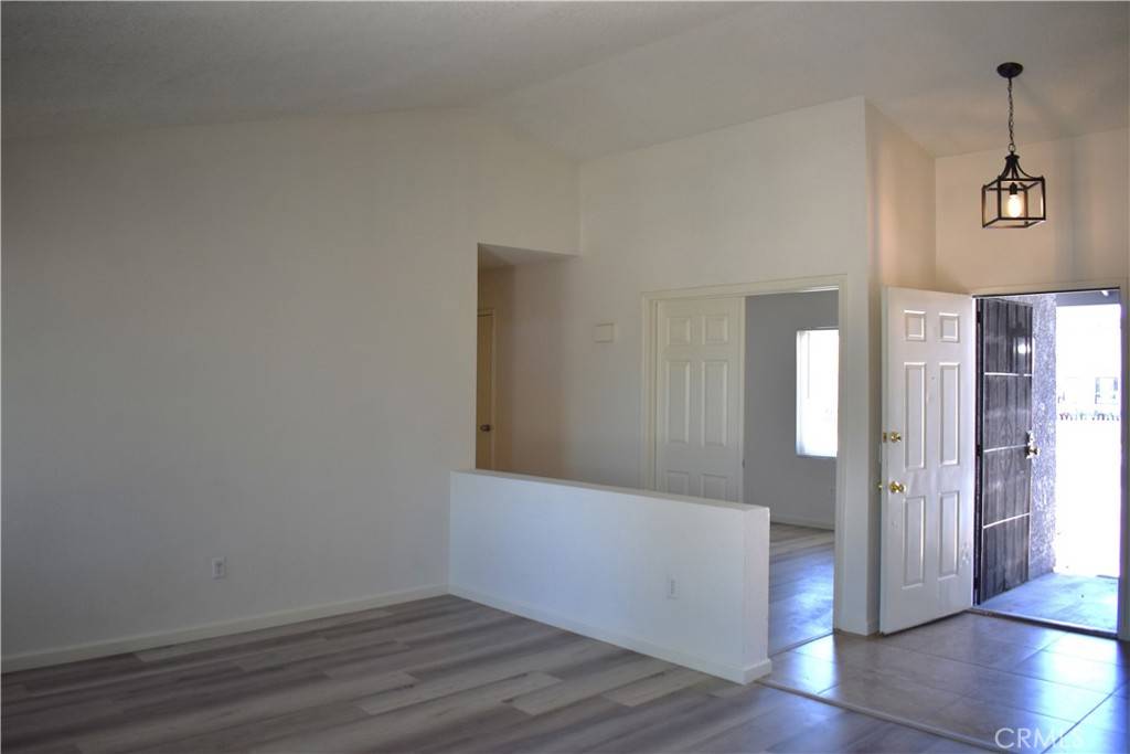 Hesperia, CA 92345,13548 Mount Ranier WAY