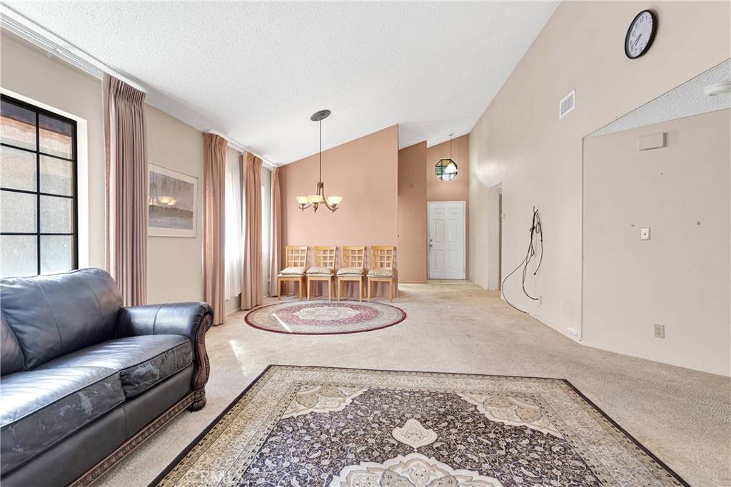 Apple Valley, CA 92308,11714 Oak ST