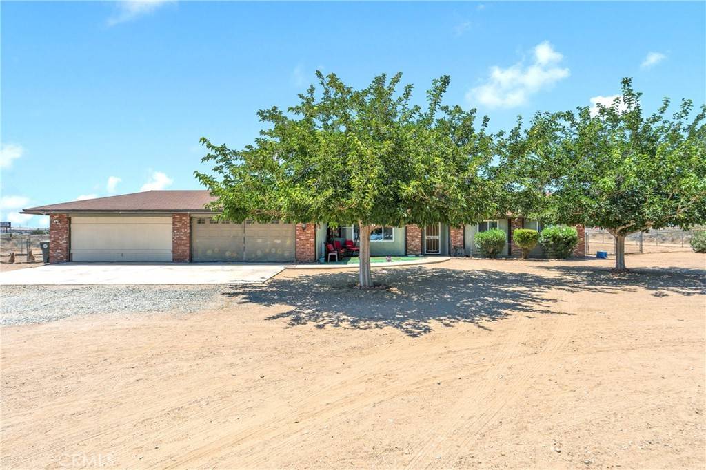 Victorville, CA 92392,13237 Smoke Tree RD