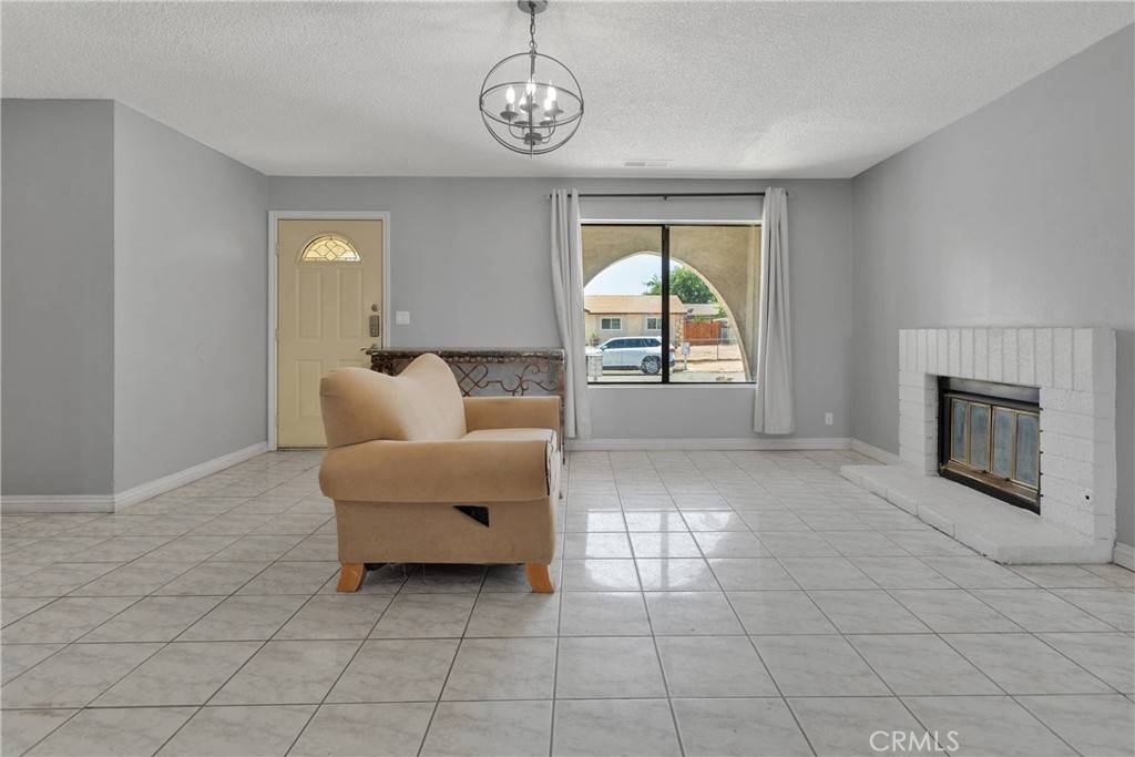 Adelanto, CA 92301,10413 Buckboard CIR