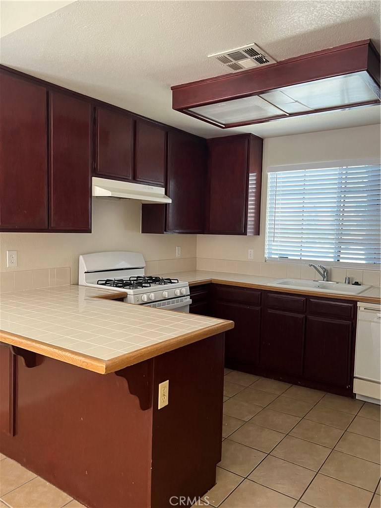 Victorville, CA 92395,12321 Glenwood LN