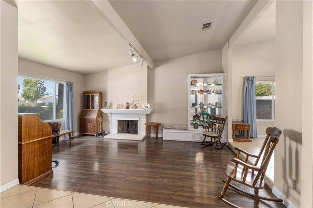 Upland, CA 91786,1193 w 13th ST