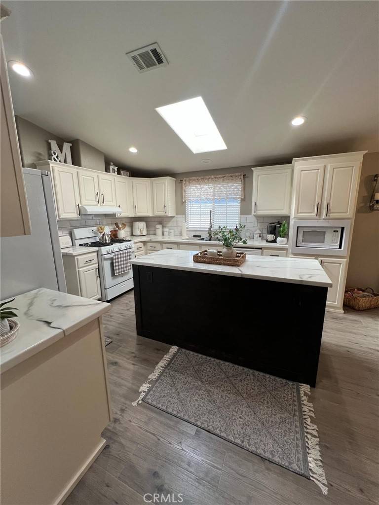 Apple Valley, CA 92307,20843 Waalew RD #C116