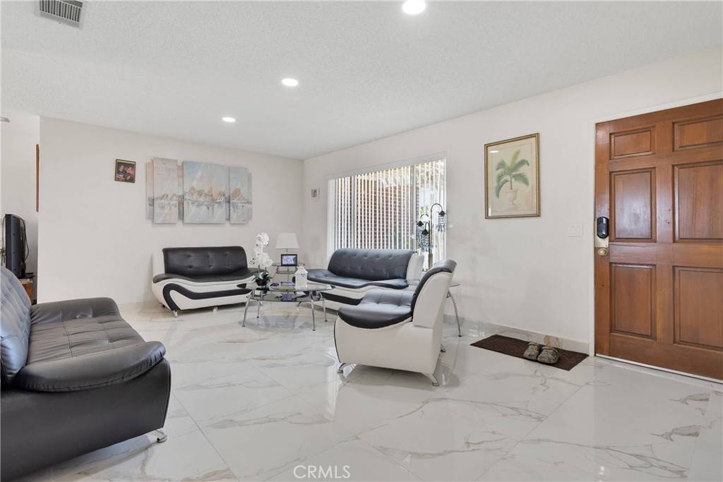 Apple Valley, CA 92308,22035 Pahute RD