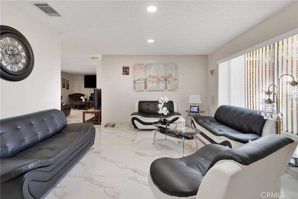 Apple Valley, CA 92308,22035 Pahute RD