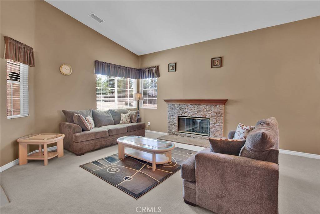 Victorville, CA 92395,13934 Montecito DR