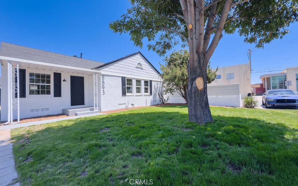Fontana, CA 92335,8893 Nuevo AVE