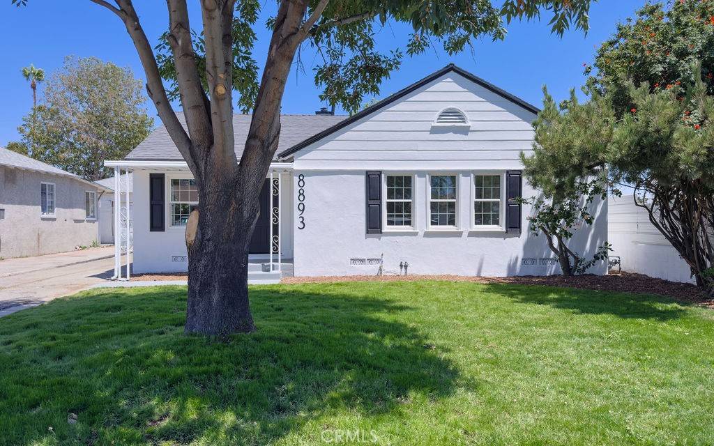 Fontana, CA 92335,8893 Nuevo AVE