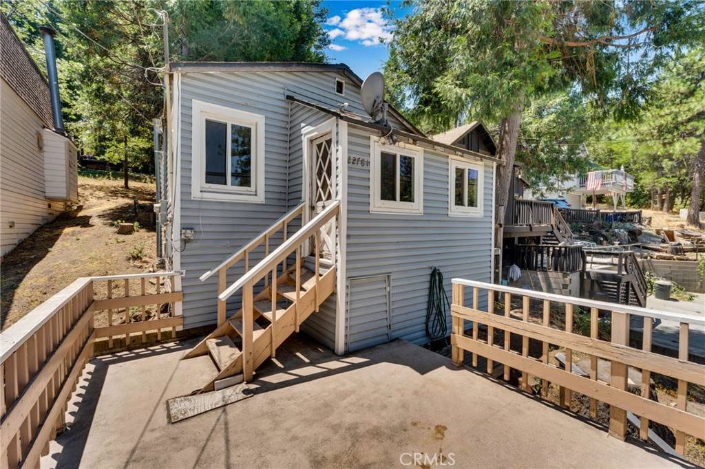 Crestline, CA 92325,22783 Waters DR