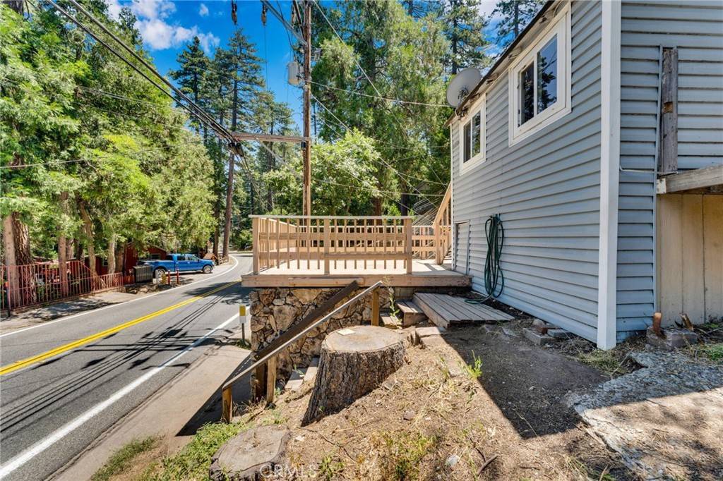 Crestline, CA 92325,22783 Waters DR
