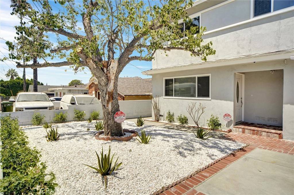 Sunland, CA 91040,8217 Grove ST