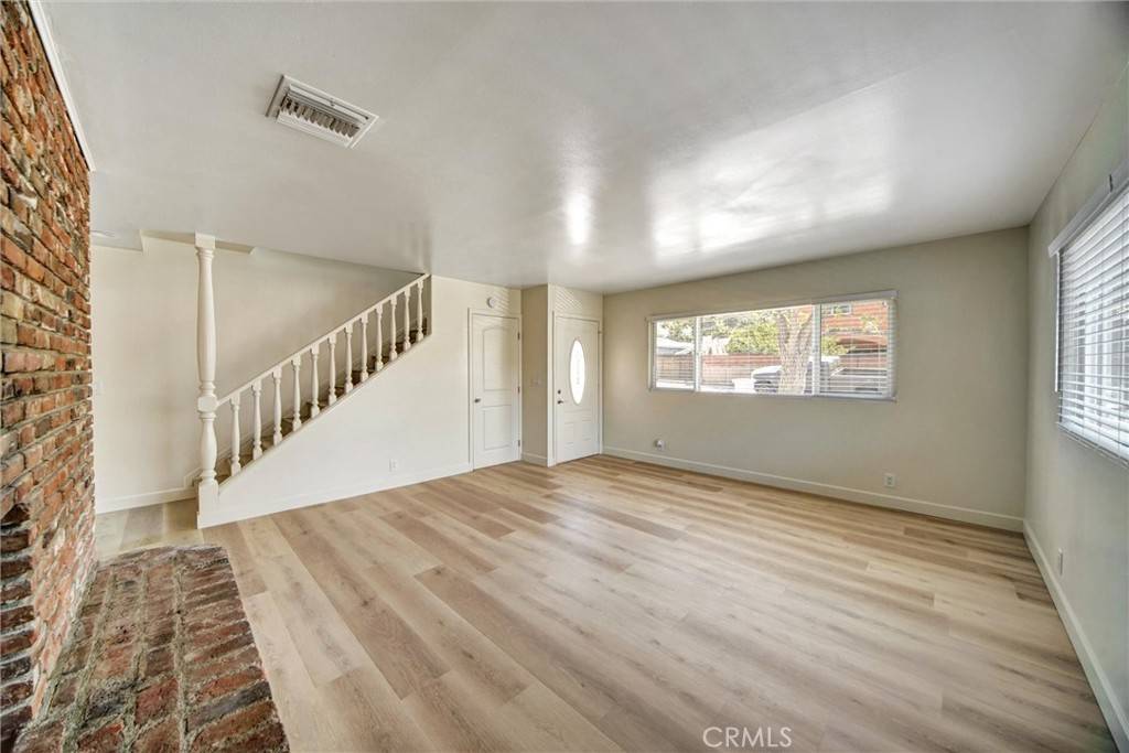 Sunland, CA 91040,8217 Grove ST