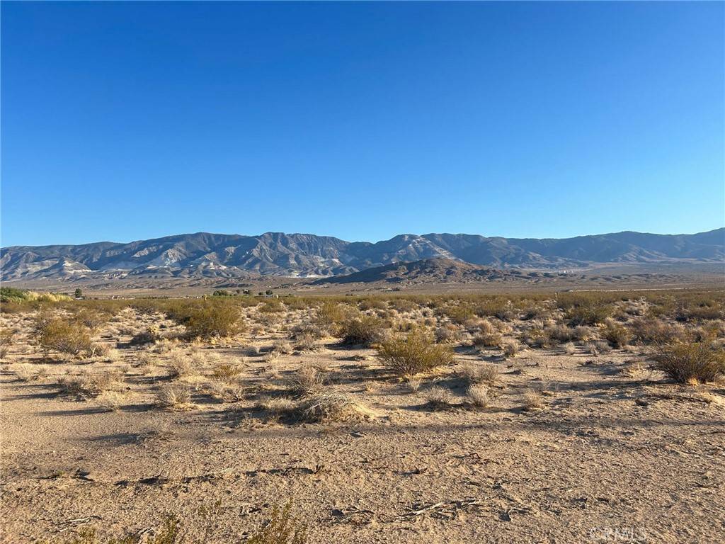 Lucerne Valley, CA 92356,22 Clark St