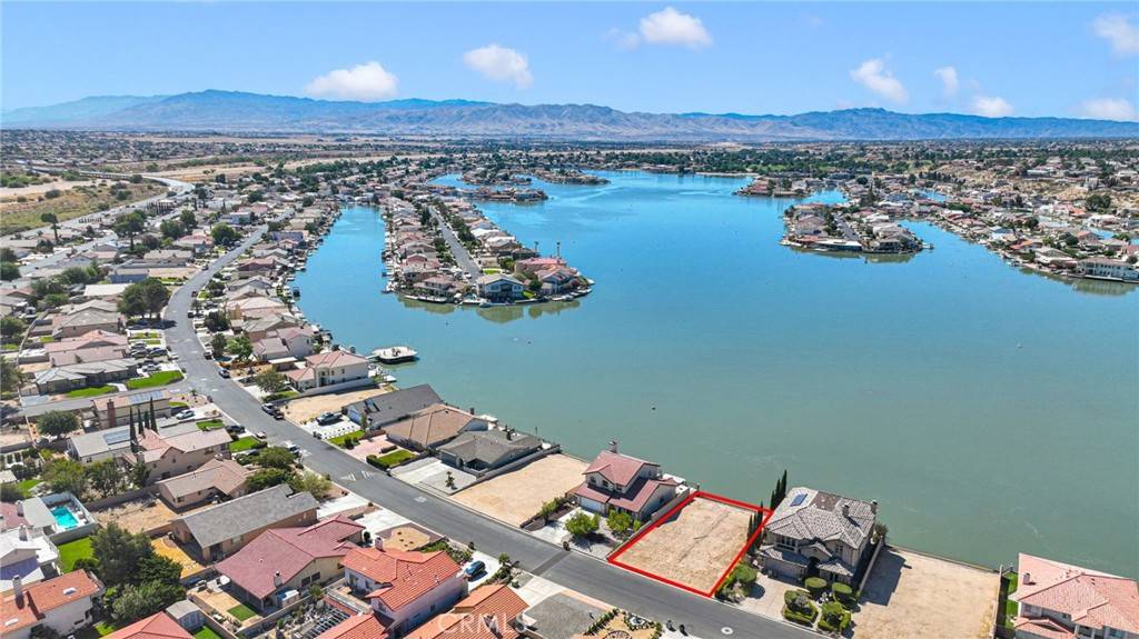 Victorville, CA 92395,17995 Lakeview DR