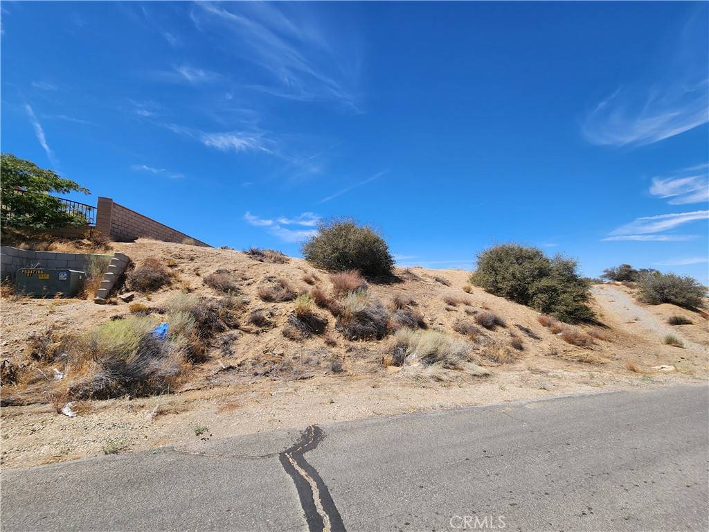 Oak Hills, CA 92344,8340 Highland CT