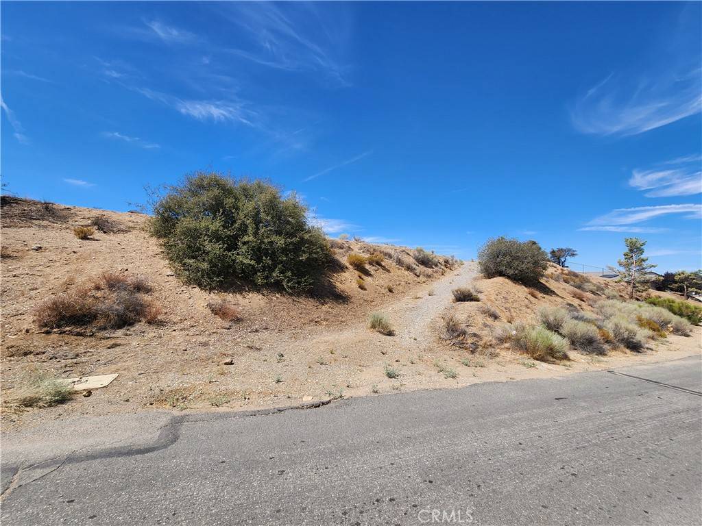 Oak Hills, CA 92344,8340 Highland CT