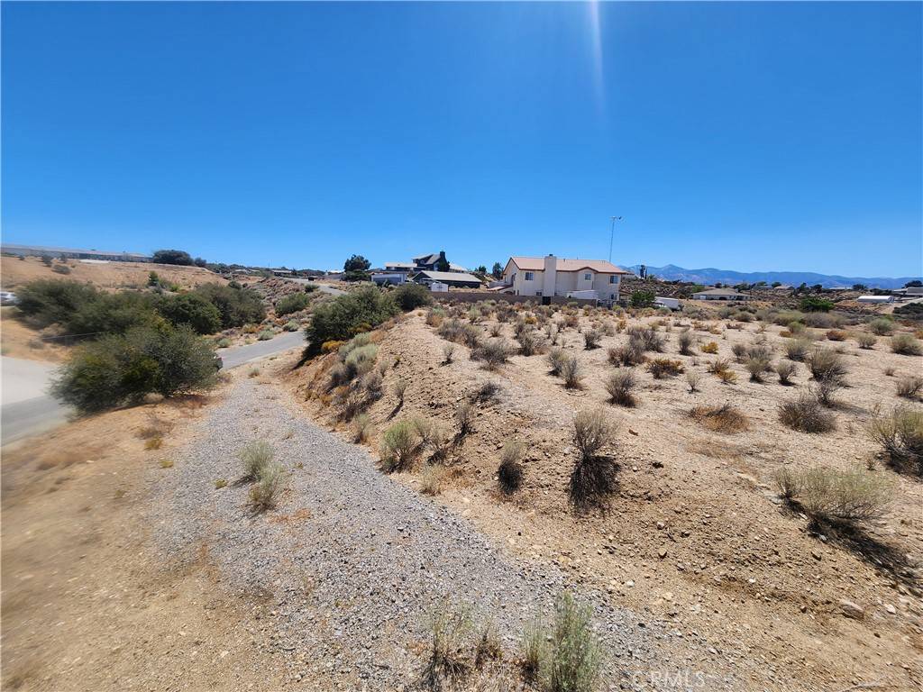 Oak Hills, CA 92344,8340 Highland CT