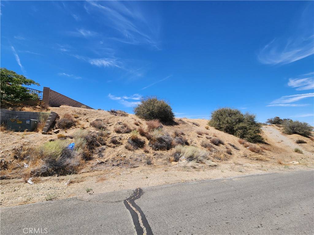 Oak Hills, CA 92344,8340 Highland CT