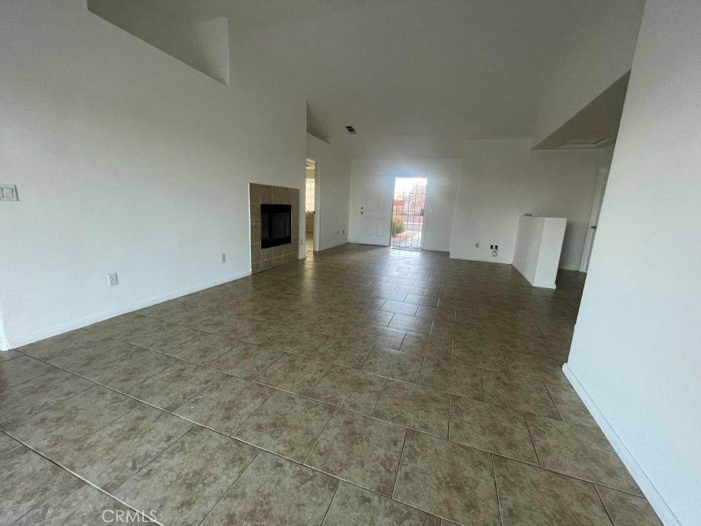 Victorville, CA 92395,16392 Appletree LN