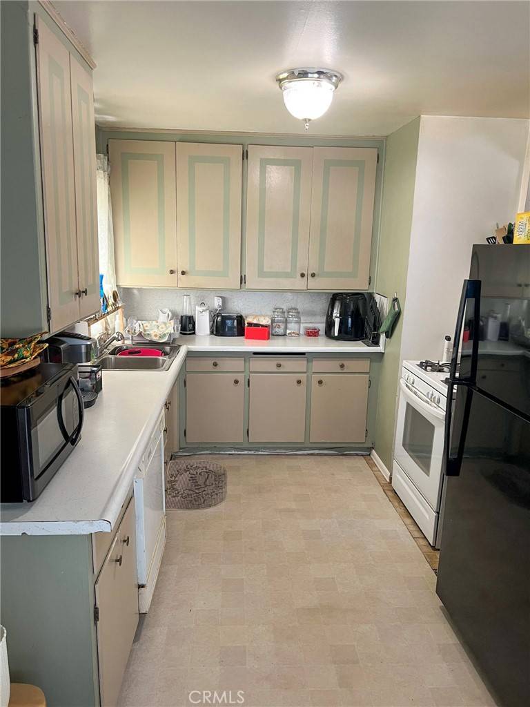 Barstow, CA 92311,840 E Virginia Way