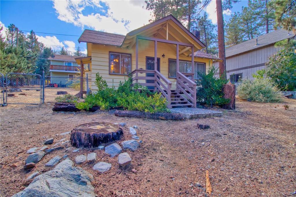 Wrightwood, CA 92397,1215 Lark