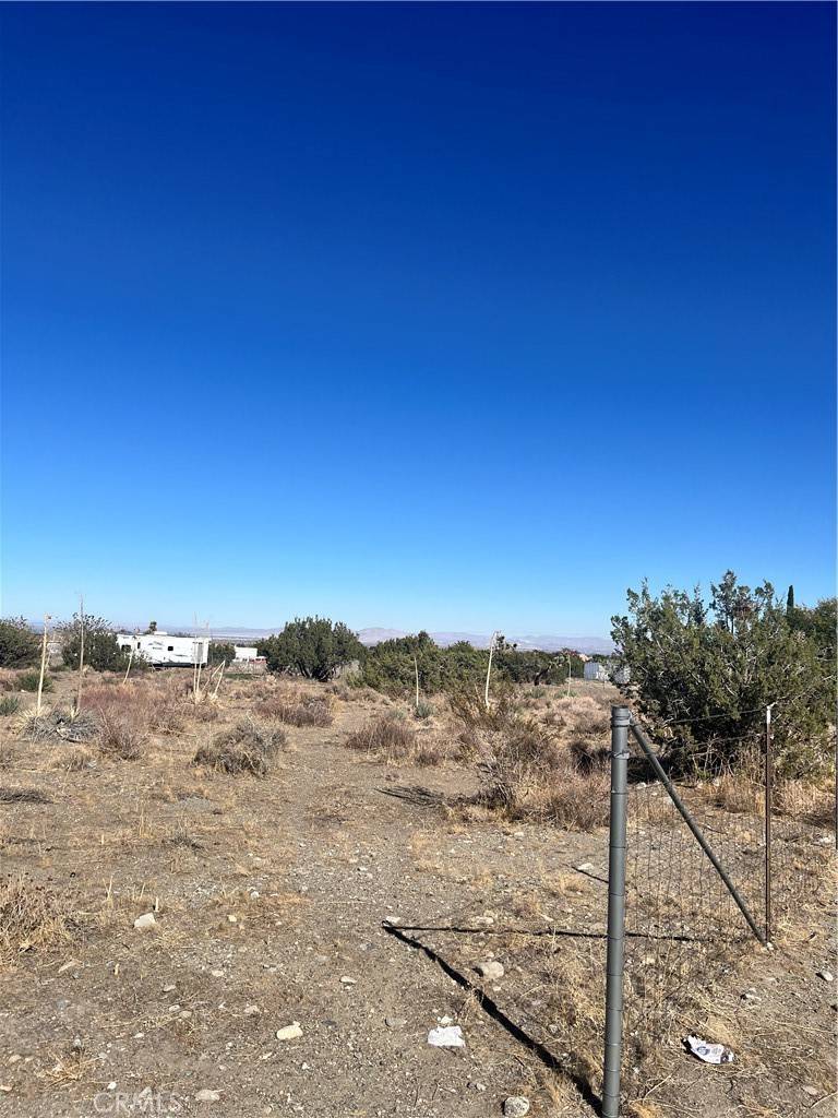 Phelan, CA 92371,1 Beekley