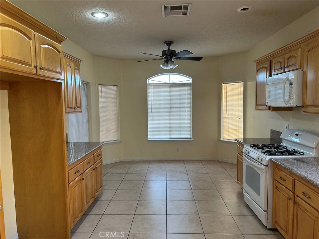 Helendale, CA 92342,26977 Silver Lakes