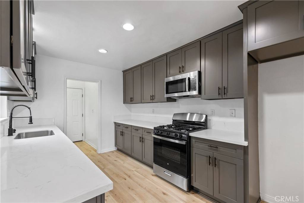 Fontana, CA 92335,18264 Pine