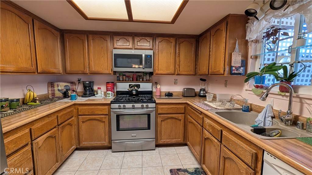 Apple Valley, CA 92308,28210 Desert View