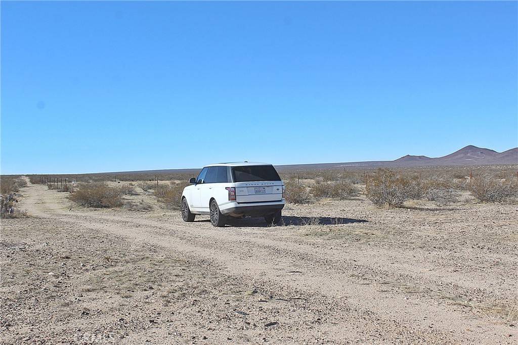 Adelanto, CA 92301,8190 Darter RD