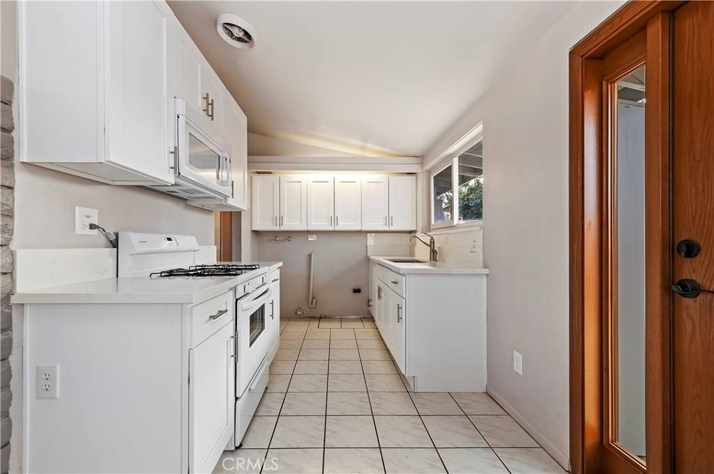 Anaheim, CA 92805,701 S Dorchester ST