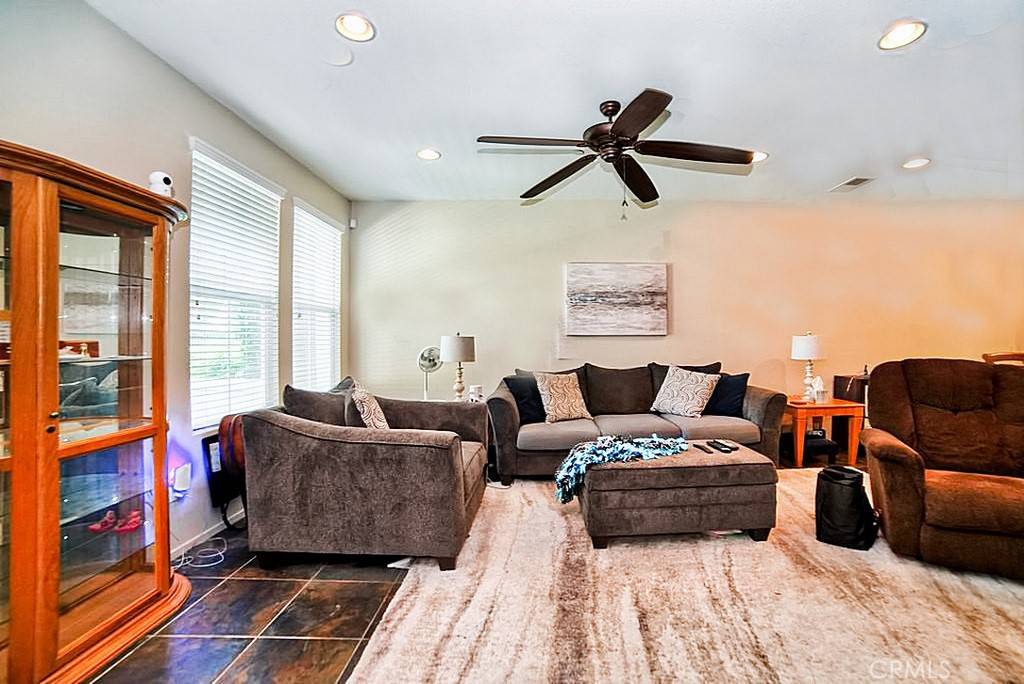 Fontana, CA 92336,15723 Parkhouse DR #110