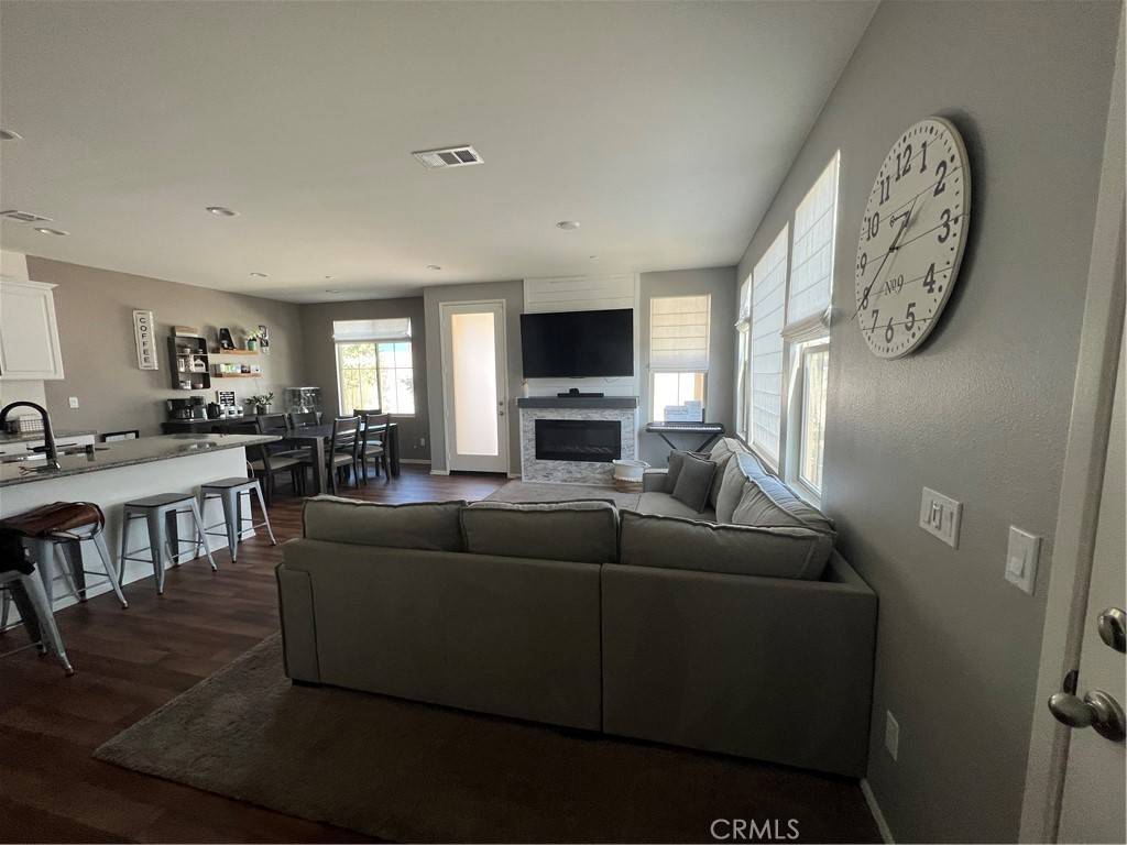 Colton, CA 92324,2105 Richard Prieto LN