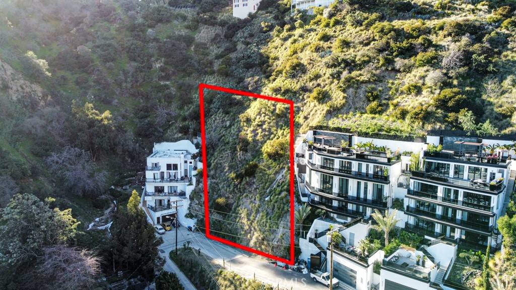 Los Angeles, CA 90046,8140 Gould AVE