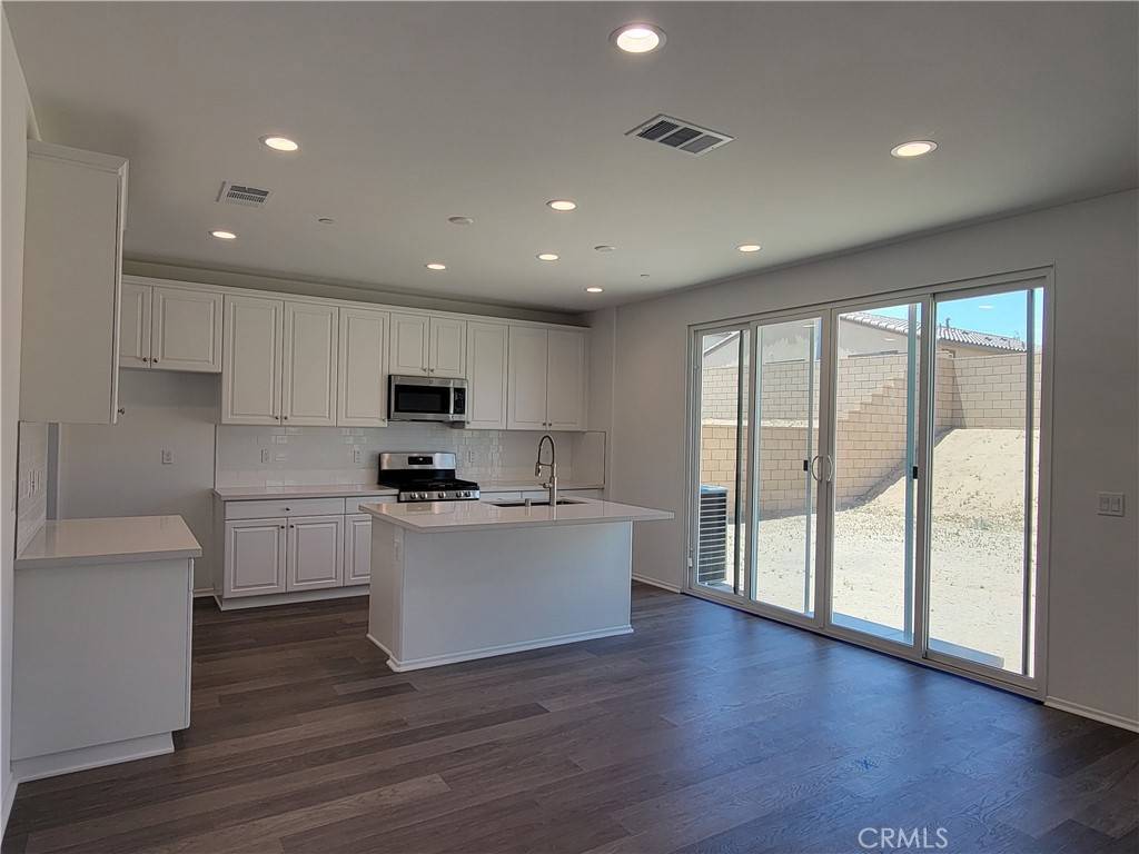 Hesperia, CA 92345,8814 Glencliff AVE