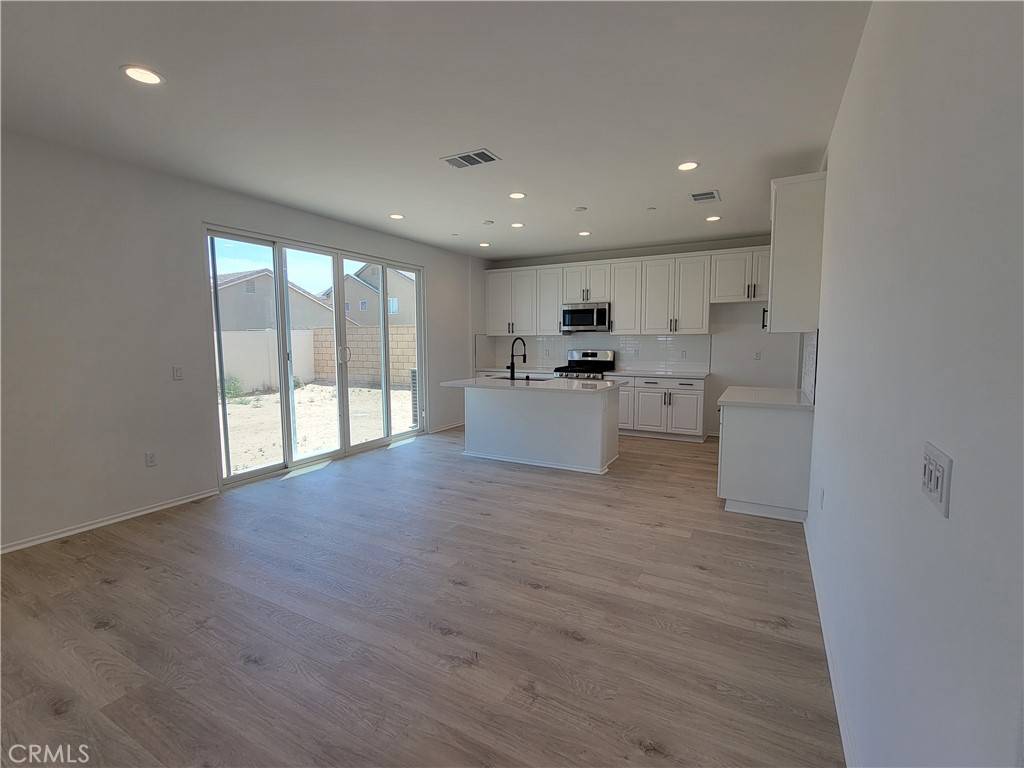 Hesperia, CA 92345,8863 Glencliff AVE